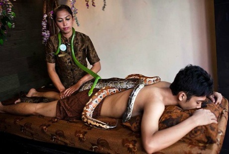 "Rợn người" với những liệu pháp làm đẹp kỳ lạ trên thế giới - 2 Những liệu pháp làm đẹp kỳ lạ trên thế giới