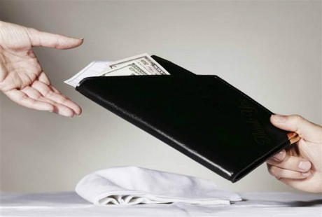 Tiền tip và những lưu ý khách du lịch cần nắm rõ - 1 Tiền tip và những lưu ý khách du lịch cần nắm rõ
