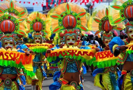 Độc đáo lễ hội "nụ cười màu mè" MassKara ở Philippines - 1 Độc đáo lễ hội nụ cười màu mè MassKara ở Philippines