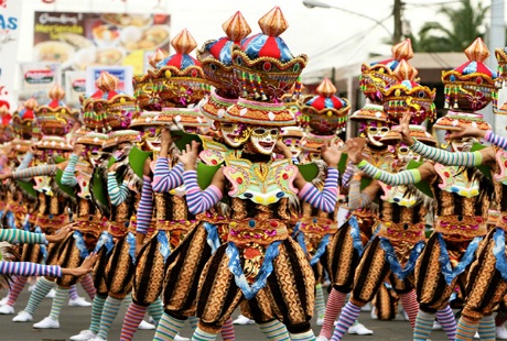 Độc đáo lễ hội "nụ cười màu mè" MassKara ở Philippines - 3 Độc đáo lễ hội nụ cười màu mè MassKara ở Philippines