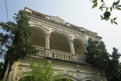 Một trong những ngôi nhà cổ tại Đông Ngạc