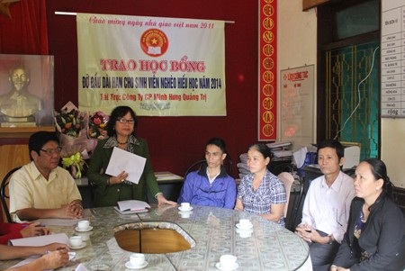 Những năm qua, công ty Minh Hưng cũng dành nhiều phần quà để động viên các sinh viên nghèo.