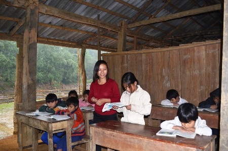 Xót xa cảnh dạy học trong túp lều cũ nát - 6 Phần vách đã bị mối, mọt tấn công