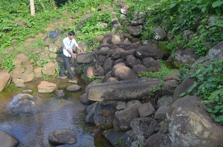 Giếng máng tại thôn Tân Văn cũng
bị khô nước