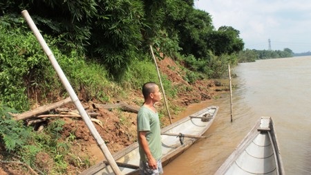 Đoạn sông chạy qua thôn Tân Xuân, Thượng Phước, xã Triệu Thượng đang bị móc ruột bởi cát tặc