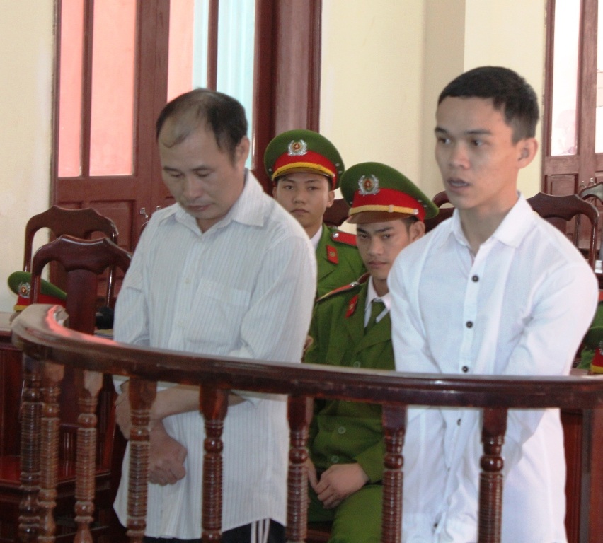  Hai bị cáo tại phiên tòa