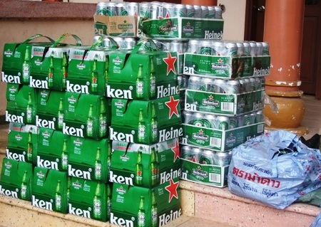 Gần cuối năm, hàng hóa lậu được dịp “tung hoành”