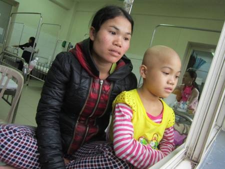 Dù đang đấu tranh với sự sống, Băng vẫn thường xuyên đọc sách 