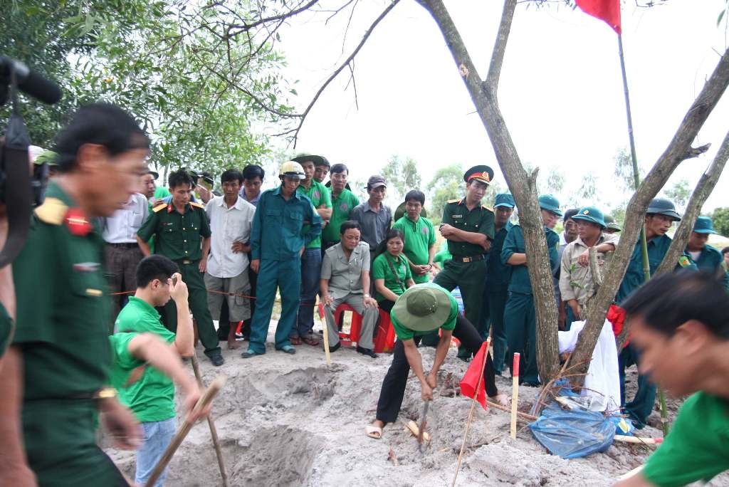 Bắt thêm nghi can trong đường dây làm giả hài cốt của “cậu Thủy” - 1 Hành vi lừa đảo, làm giả hài cốt liệt sĩ của cậu Thủy đã bị cơ quan chức năng lật tẩy