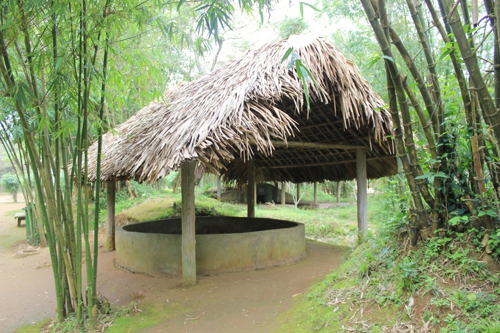 Một trong những cửa thông lên mặt đất tại Địa đạo Vịnh Mốc