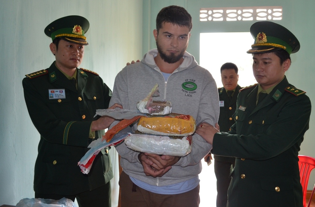 Đối tượng cùng tang vật bị lực lượng chức năng phát hiện và bắt giữ 