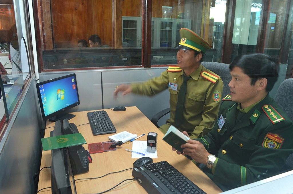 Vận hành thử nghiệm kiểm tra “một cửa, một lần dừng” tại cửa khẩu - 2 Dự kiến đến tháng 2/2015, mô hình kiểm tra “một cửa, một lần dừng” sẽ chính thức được triển khai