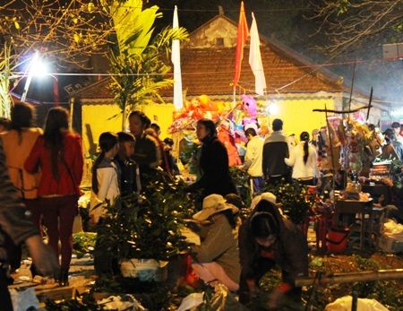 Nhiều người chọn cho mình những nhành lộc đầu xuân