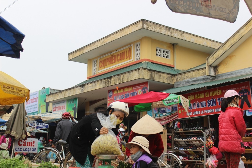 Mứt gừng là món hàng không thể thiếu tại chợ quê