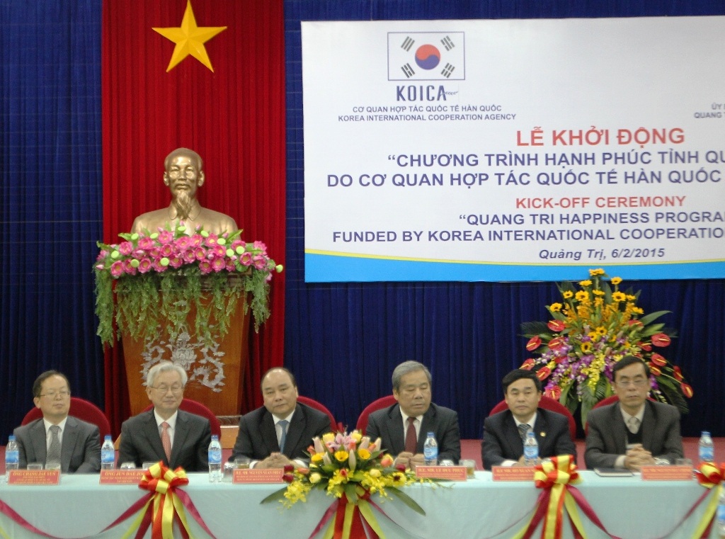 Hàn Quốc hỗ trợ gần 9,7 triệu USD thực hiện chương trình giảm nghèo - 1 Phó Thủ tướng Nguyễn Xuân Phúc cùng đại diện