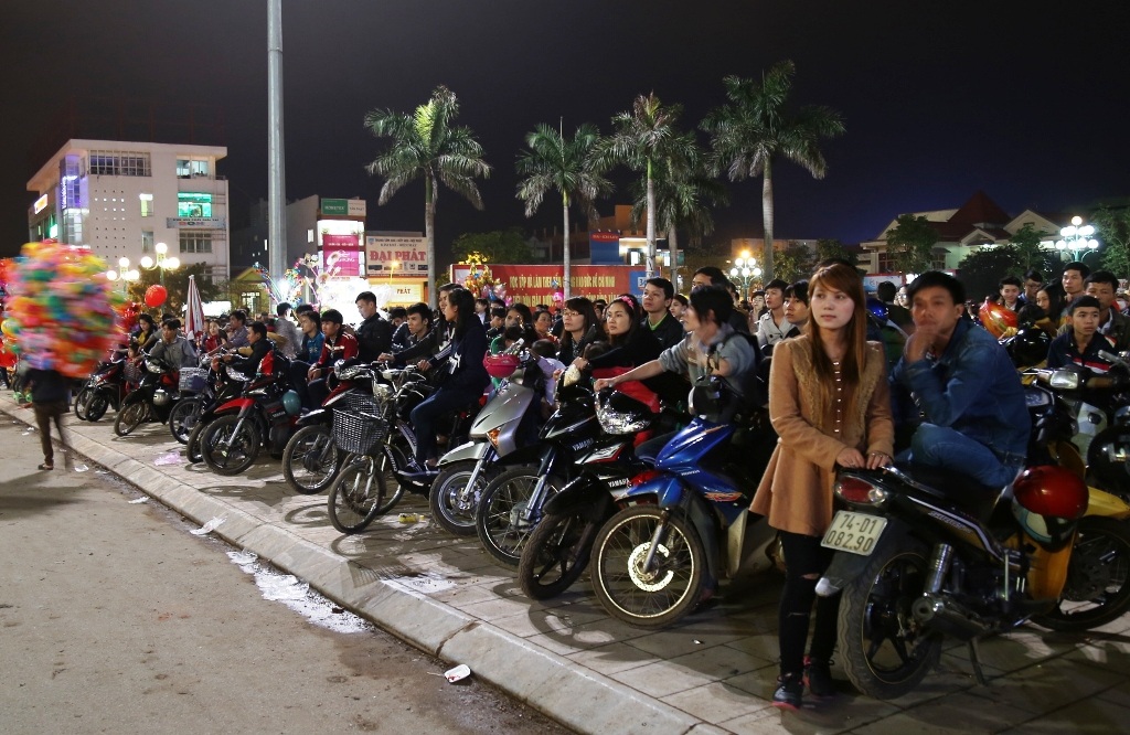 Pháo hoa rộn ràng chào đón năm mới Ất Mùi