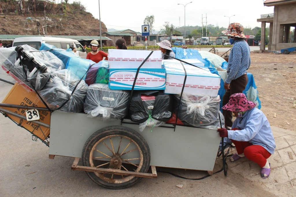 Thông qua công việc, họ đã nhiều lần giúp lực lượng chức năng phát hiện buôn lậu