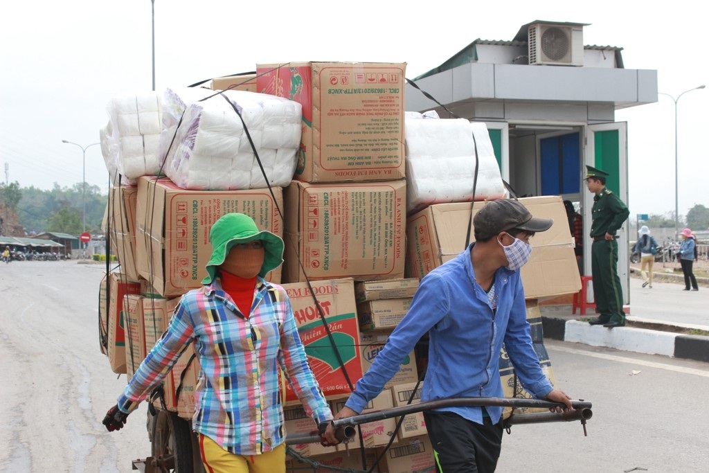Dù vất vả nhưng ai cũng cố gắng chăm chỉ lao động để đảm bảo cuộc sống cho gia đình
