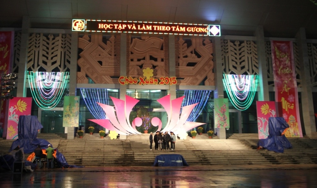 Nô nức xuống phố đón chờ năm mới