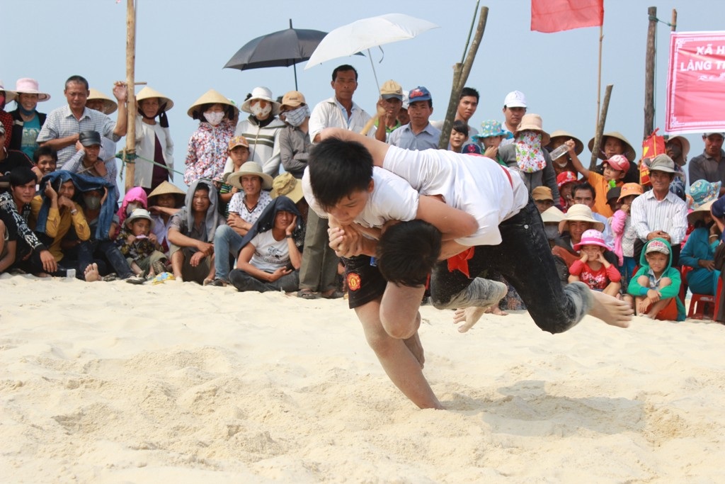 Đưa đối phương lên không trung rồi kết thúc hiệp đấu