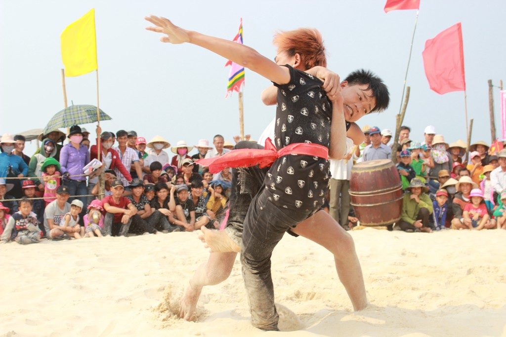 Hạ thủ đối phương bằng thế chặn phía sau