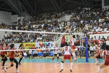 Khán giả đến cổ vũ cho các đội chật nứt Nhà thi đấu