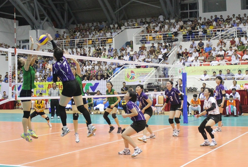 Pha bóng kịch tính giữa CLB VTV Bình Điền Long An và 