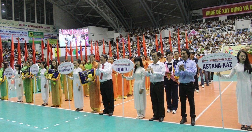 Giải năm nay quy tụ 9 đội bóng chuyền nữ đến từ các đơn vị trong nước và nước ngoài