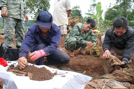 Một số hài cốt được tìm thấy ngoài một phần xương cốt còn có di vật đi kèm