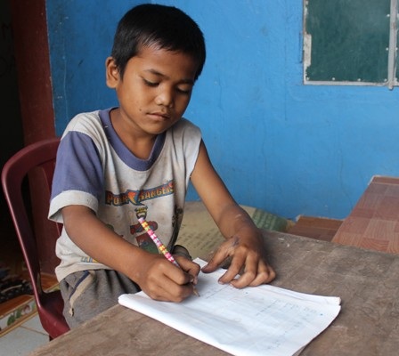 Cháu Hồ Niêm Tuân, học sinh lớp 4 T