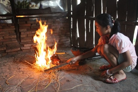 Dù mang trên mình bệnh tật nhưng hai chị em Ny vẫn chăm chỉ, đạt học lực khá