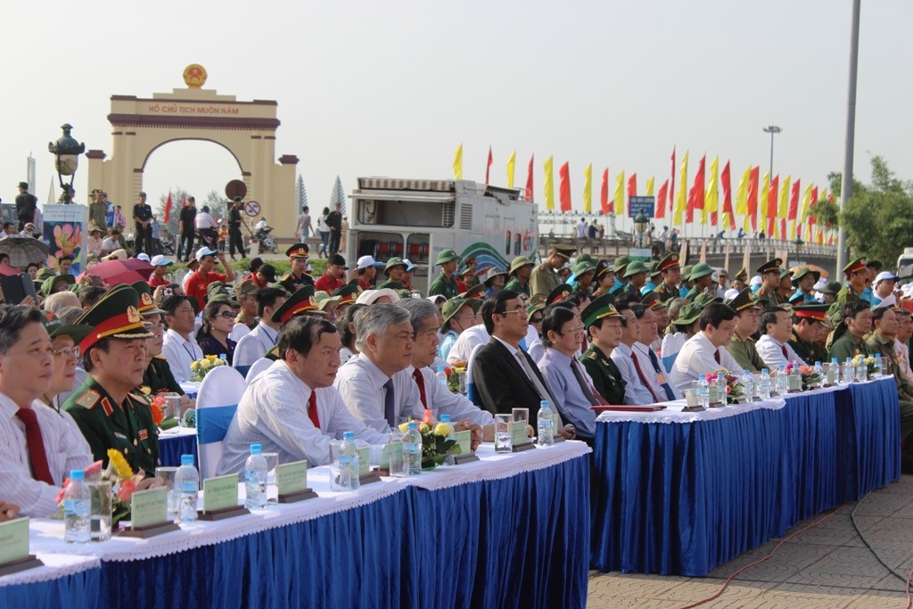 Đông đảo cán bộ các cơ quan, ban ngành...