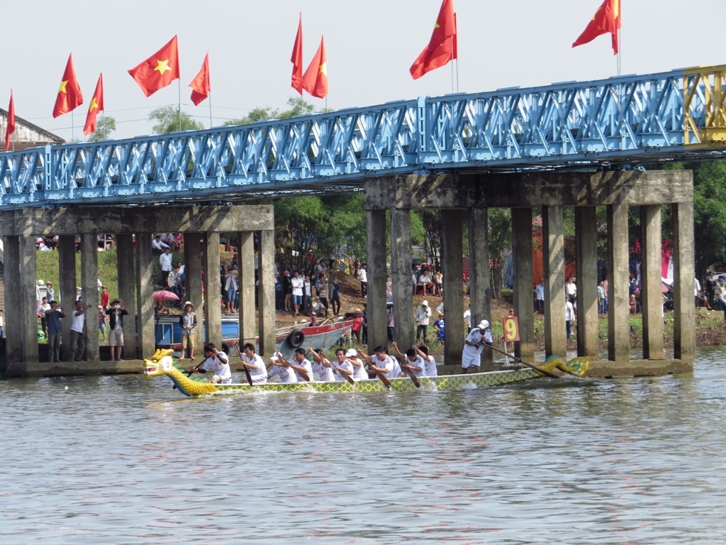 Lễ hội đua thuyền truyền thống trên sông Bến Hải