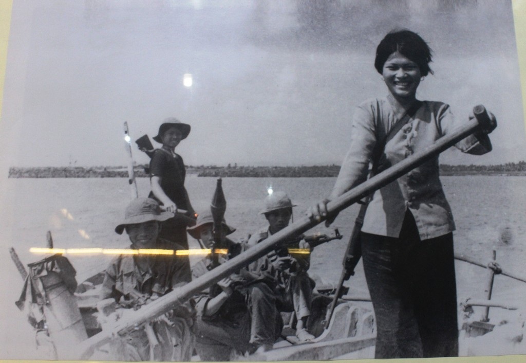 Nữ du kích đưa bộ đội đặc công vượt sông chiến đấu