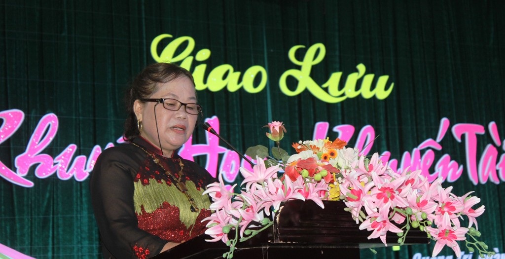 Trao tặng xe đạp cho các em học sinh nghèo hiếu học ở Hải Lăng, Quảng Trị.