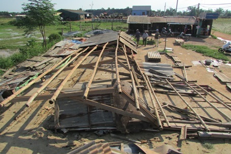 Hình ảnh tan hoang sau trận lốc xoáy, hơn 100 nhà dân bị tốc mái, hư hỏng