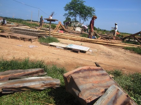 Người dân các địa phương vẫn đang triển khai các biện pháp khắc phục hậu quả