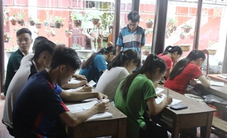 Lớp học tình thương nơi cửa chùa