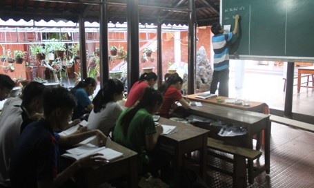 Lớp học tình thương nơi cửa chùa