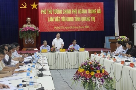 Hàng ngàn diện tích lúa đã gieo sạ bị nứt nẻ