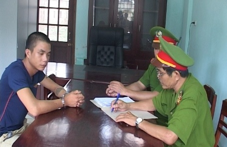 Cơ quan điều tra lấy lời khai đối tượng Thôi để làm rõ hành vi trộm cắp tài sản