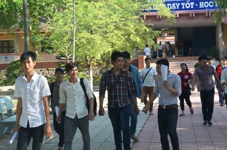 Các thí sinh tỏ ra phấn khởi vì đã vượt vũ môn thành công (Ảnh Đăng Đức)