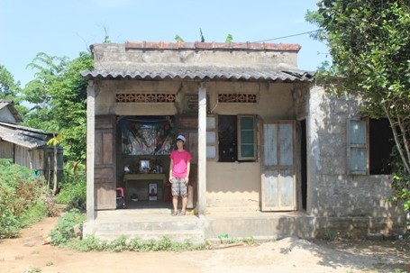 Căn nhà của mấy chị em Linh chật hẹp và đã xuống cấp