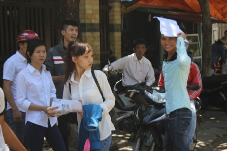 Một số thí sinh rời phòng thi rất sớm.