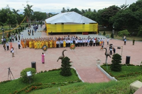 Dâng hương tại đài chính trong Thành Cổ