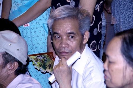 Hình ảnh phụ huynh chen lấn nộp đơn lúc nửa đêm  - 12