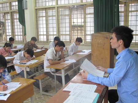 6 thí sinh bị đình chỉ trong buổi thi đầu tiên - 1