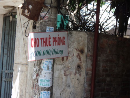 “Cháy” phòng trọ, chủ phòng thi nhau “chặt chém” - 2 “Cháy” phòng trọ, chủ phòng thi nhau “chặt chém” - 2