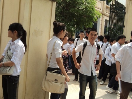 Gần 3.500 thí sinh bỏ thi, 6 giám thị vi phạm quy chế - 1