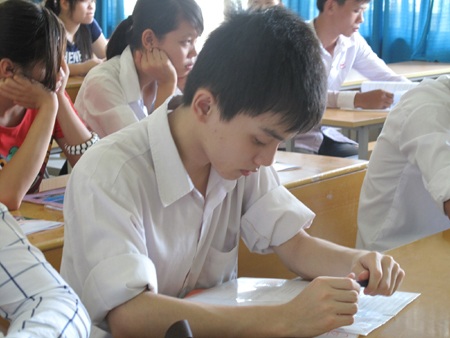 Vệt mực lạ trên bài thi có bị làm sao? - 1 Vệt mực lạ trên bài thi có bị làm sao? - 1